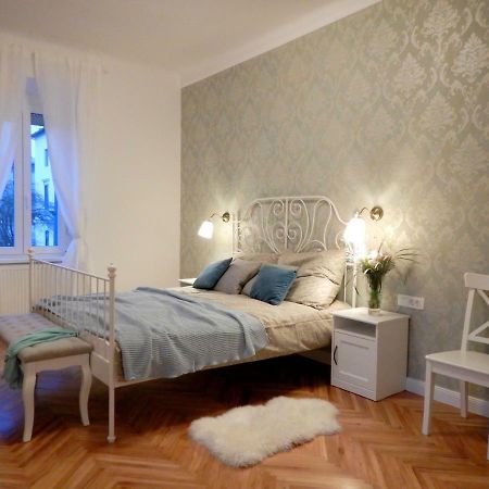 Poet'S Residence Ljubljana Bagian luar foto