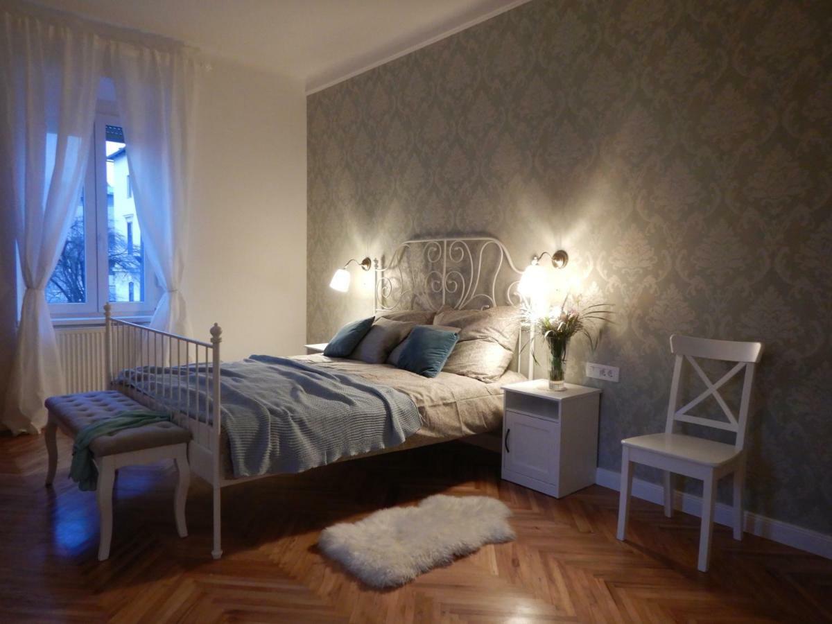 Poet'S Residence Ljubljana Bagian luar foto
