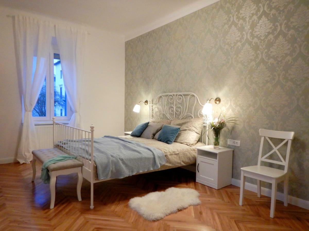 Poet'S Residence Ljubljana Bagian luar foto